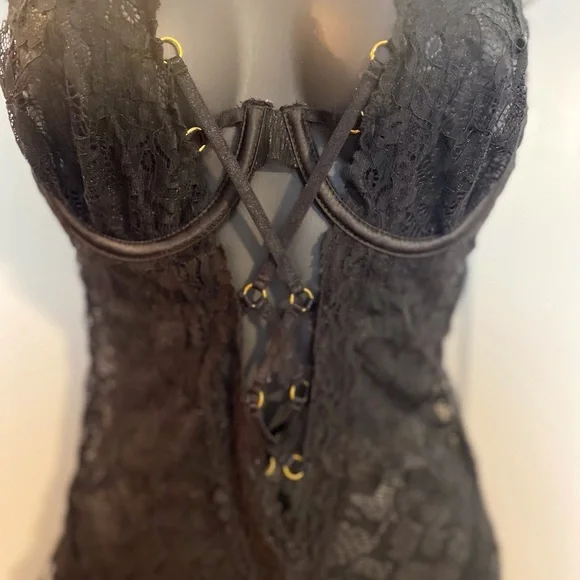 “FREDERICK’S OF HOLLYWOOD” Strappy Lace Teddy - Picture 7 of 16